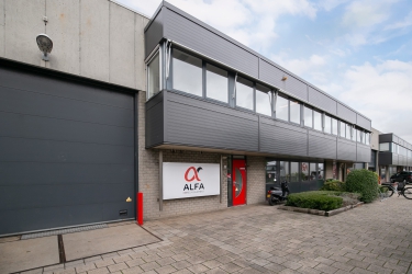 KRK Bedrijfsmakelaars verkoopt bedrijfsverzamelcomplex de Waert 1 en 2 in de Waarderpolder in Haarlem