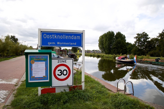 't Boerensluisje, Rijwoningen, Oostknollendam